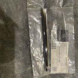 Genuine Mercedes Fender Molding