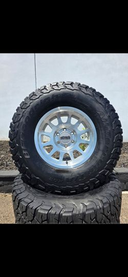 17" METHOD rims w/ 37" BfGoodrich KO3 tires