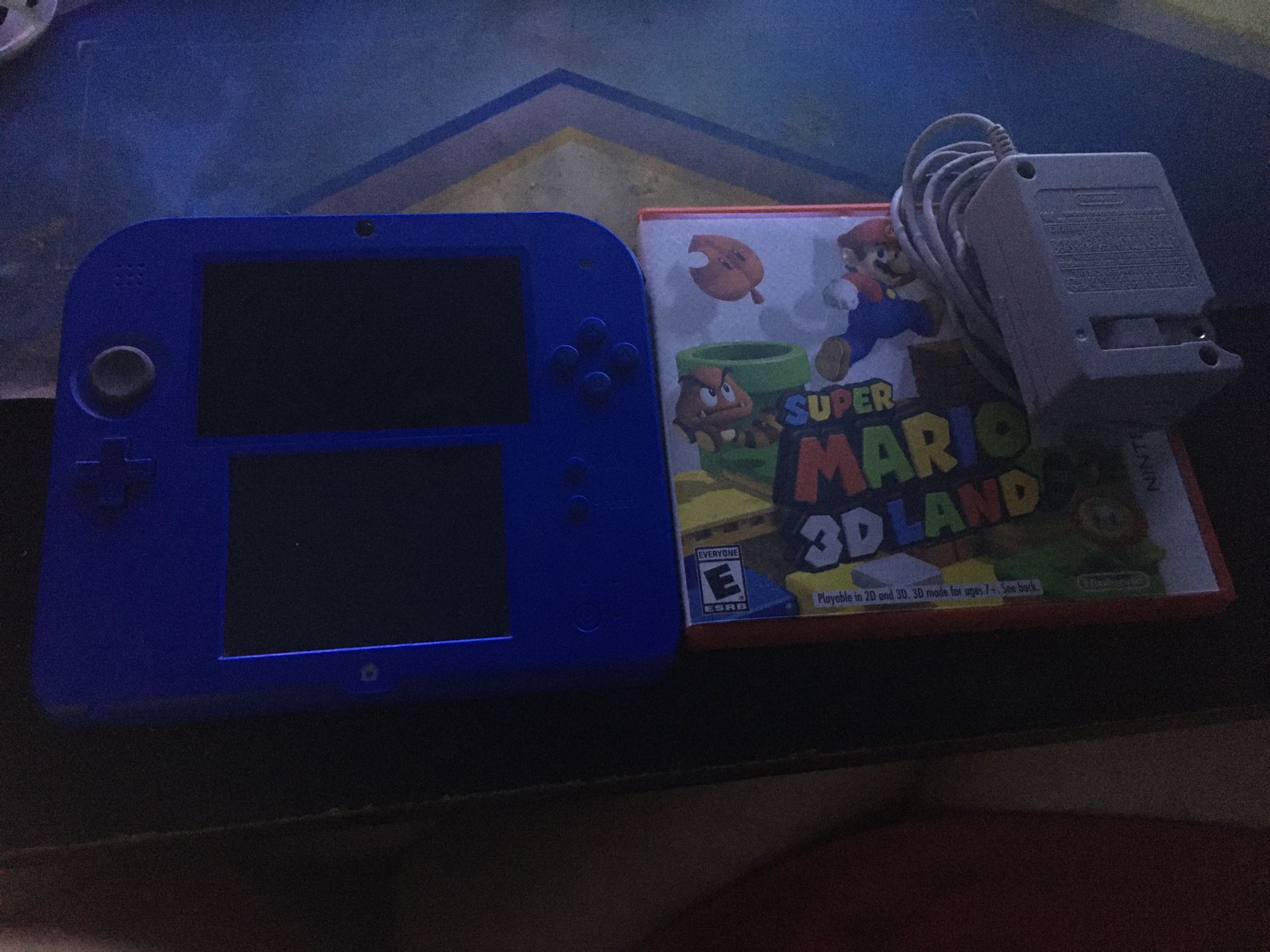 Nintendo 2ds with Mario kart 7 on sd card with Nintendo, also with Super Mario 3D land and charger