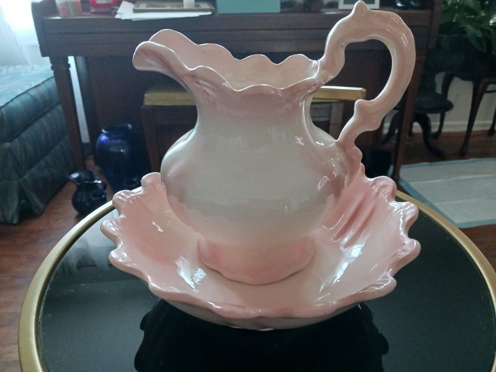 REALLY NICE LOOKING SMALL PITCHER AND BOWL WHITE AND LITE PINK