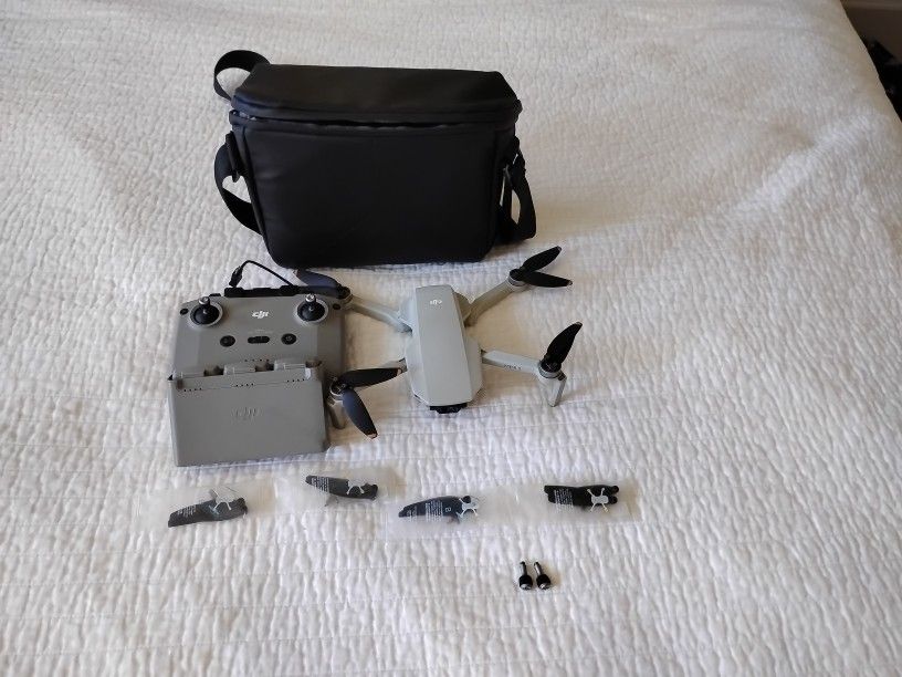DJI mini 2 (fly more combo)