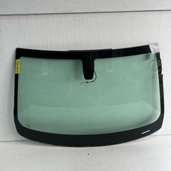 (2310) 18-24 Chevy Chevrolet Equinox Front Windshield Wind shield 2018 2019 2020 2021 2022 2023 2024
