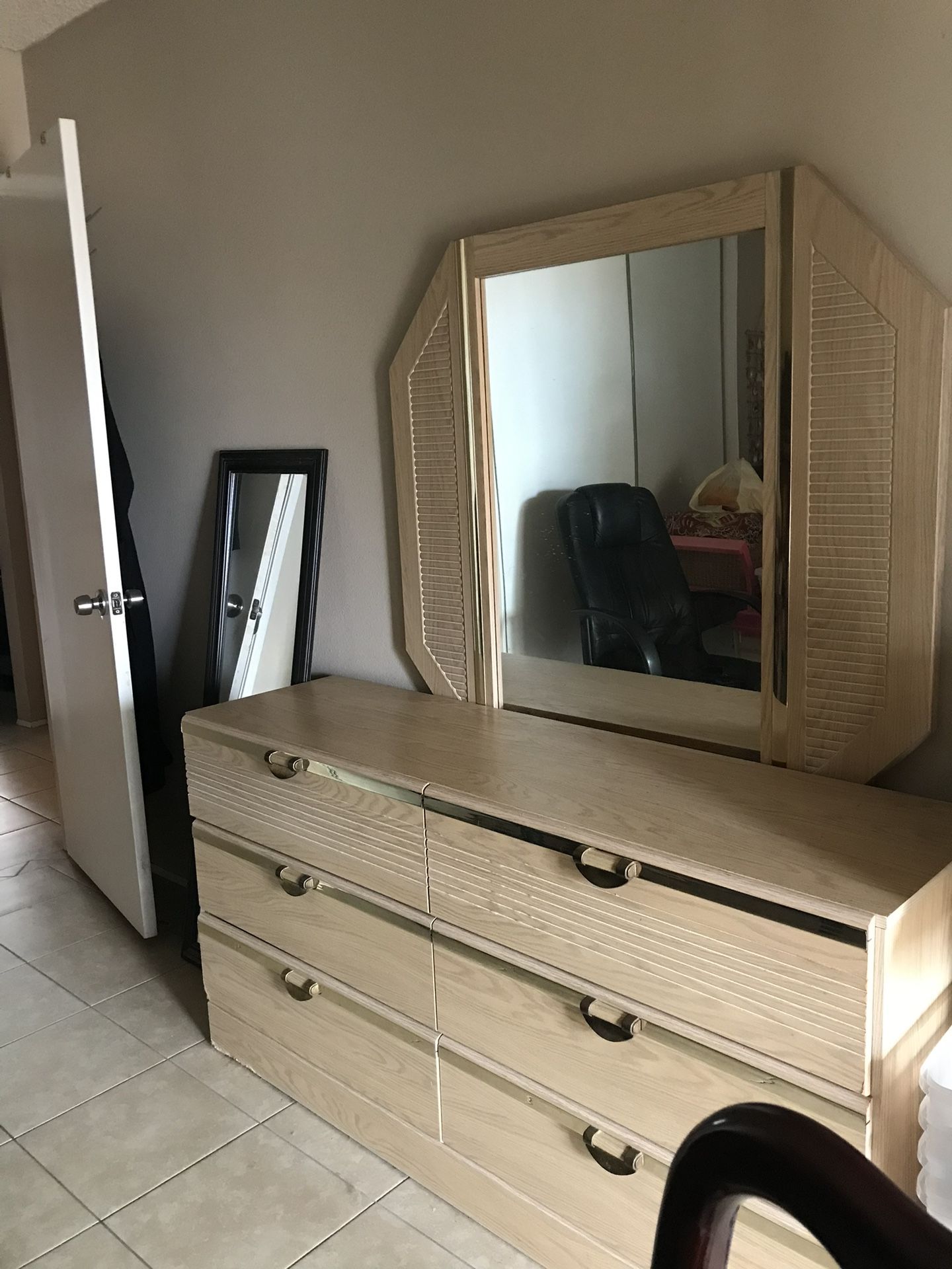 Free Dresser With Mirror