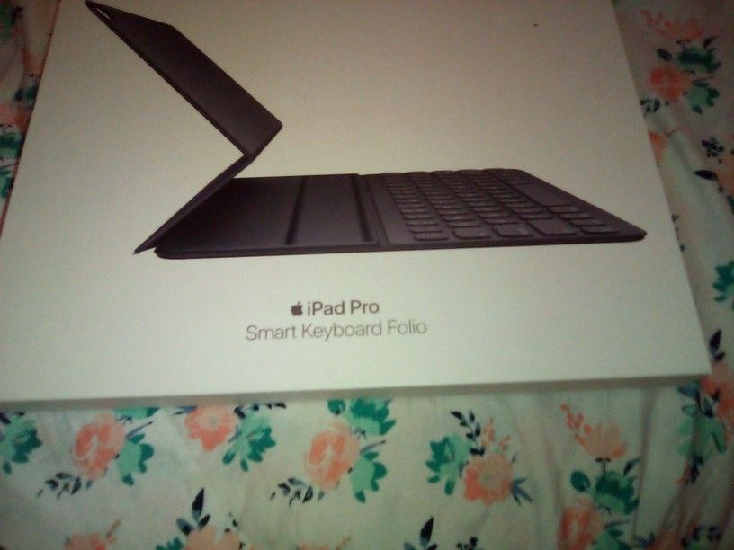 Apple iPad Pro Smart Keyboard Folio 12.9 Inches