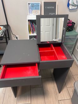 Makeup desk