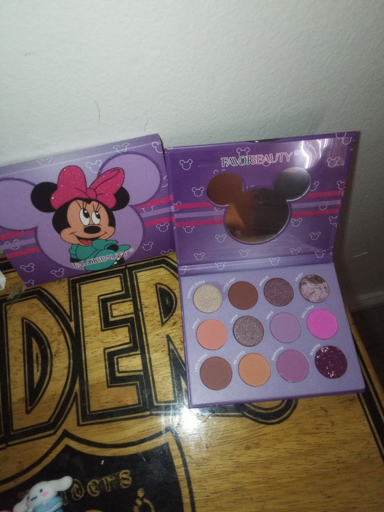 EYESHADOW PALETTE MINNIE MOUSE $10