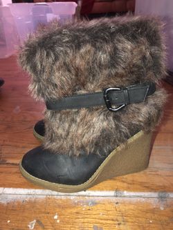 Women’s navy and fur wedge boots