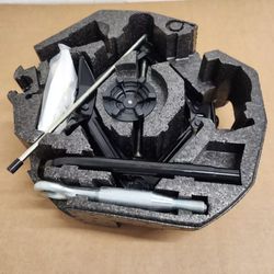 Tire Jack & Took Kit 