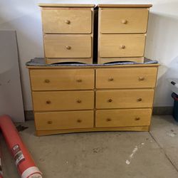 Very Good Solid Wood Dressers And 2 Night Stands