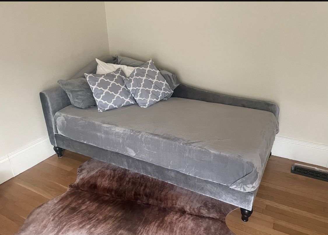 Day bed - Gray Velvet with Twin Mattress
