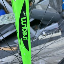 Bike  the realm Hybrid 700 Size tires 28 inches