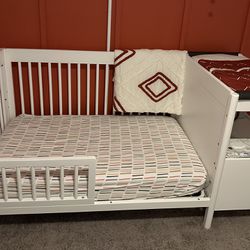 Delta Zoe 4-in-1 Convertible Crib With Graco Mattress