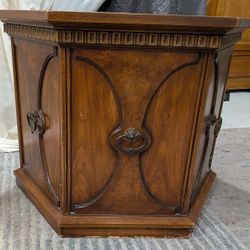Beautiful Vintage Hexagonal Wood End Table Mid-century/ Modern Style.