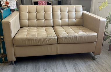 Tufted Leather Loveseat