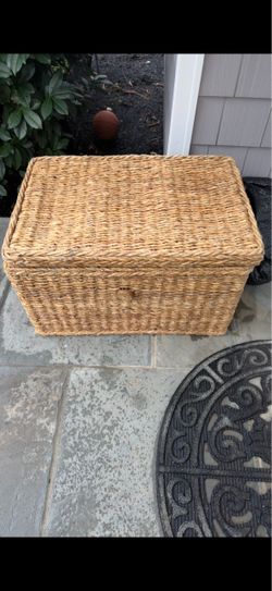 Woven toy chest