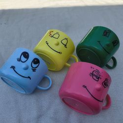 4 Vintage 70's Dolce Vita Plastic Anthromorphic 3D Smiley Face Coffee Mugs