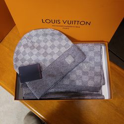 100% Cashmere LV SCARF AND HAT GIFTBOX SET for Sale in East Northport, NY -  OfferUp