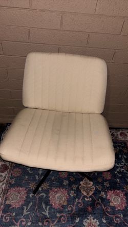 Crisscross gaming chair