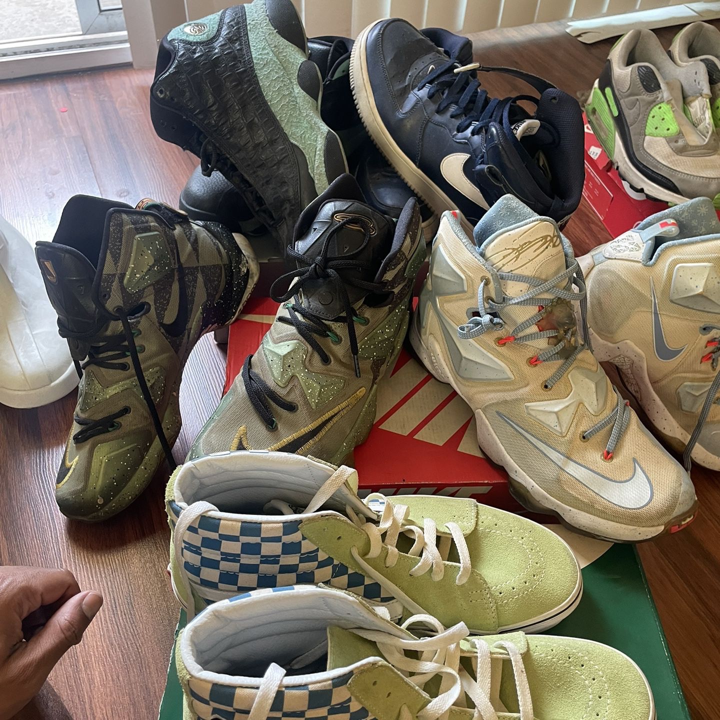 USED 9.5 men Shoes $5- $10