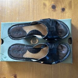 Born woman’s shoes size 6
