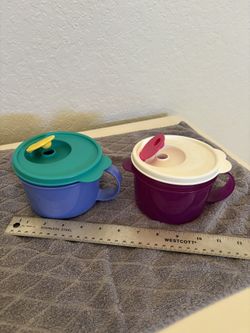 Vintage Tupperware Crystalwave 16 Oz Microwave sage soup bowl with vented lid