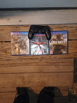PS4 Controller And 3 Games