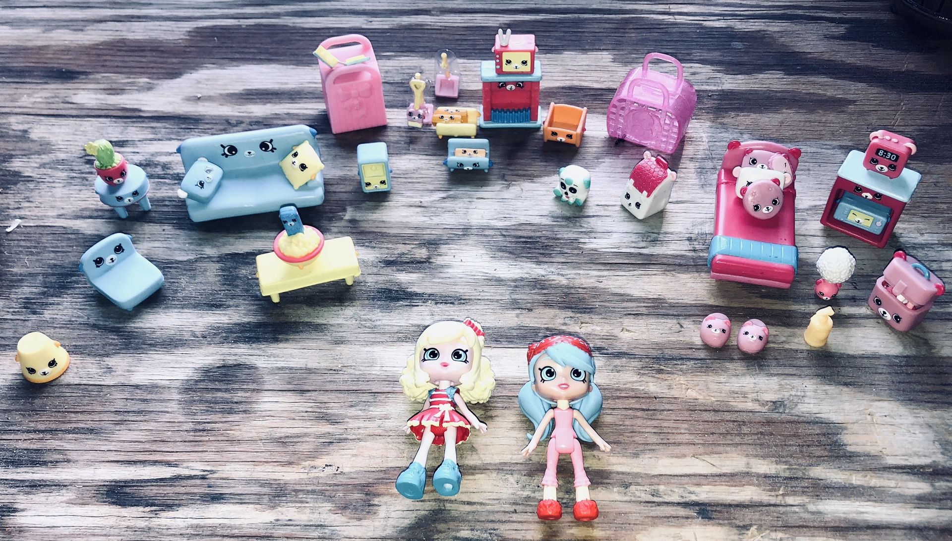 Large Lot of Shopkins’s, and Lil Shoppies Happy House Special Edition Accessories, and More!