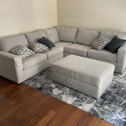  Sectional + Ottoman: Living spaces Monterey Beach