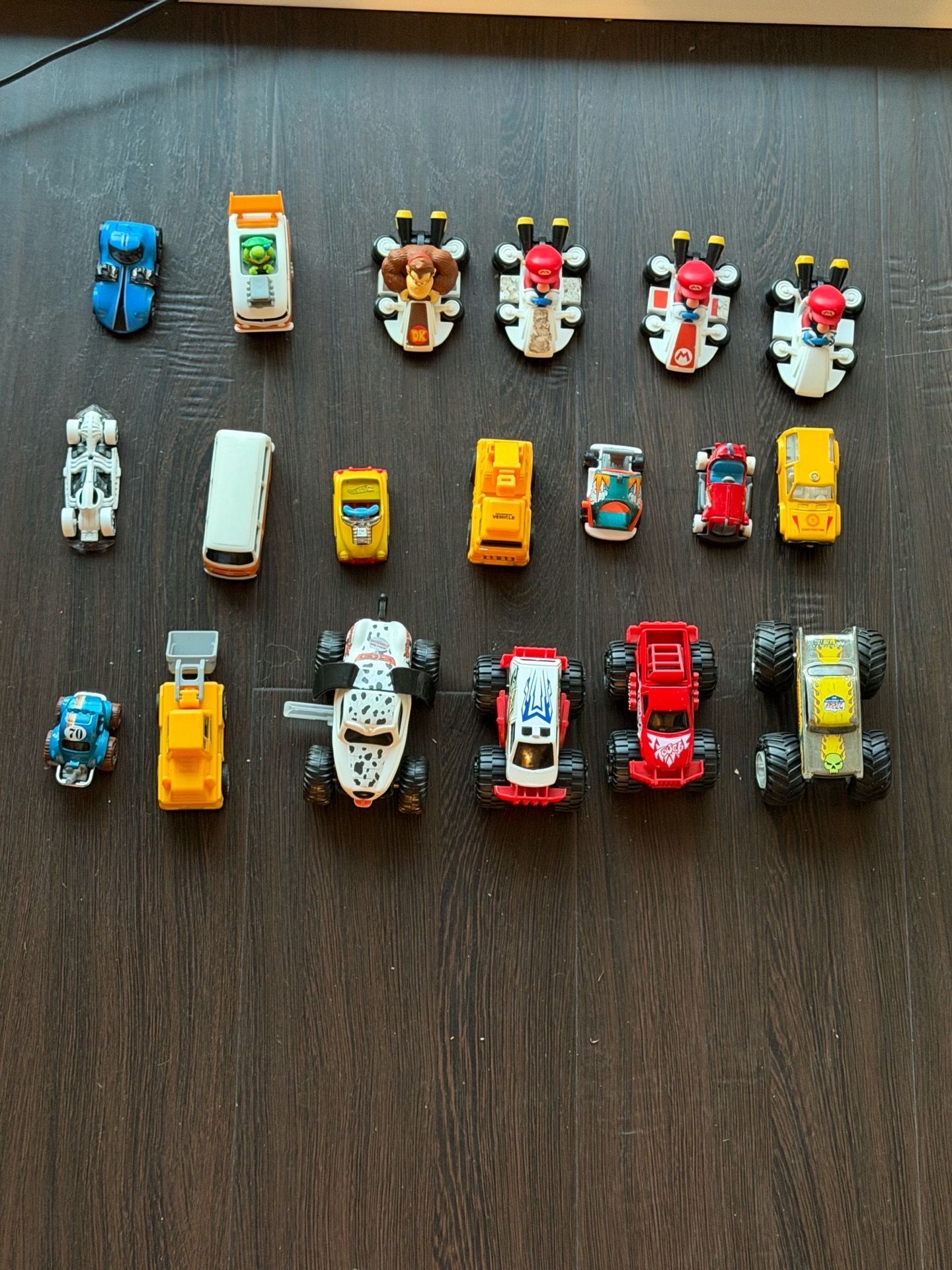 18 hot wheels,first person that brings $10 for everything take it Costa Mesa