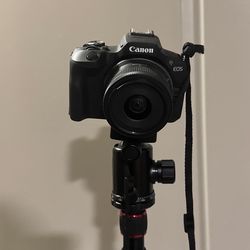 Canon EOS R100 4K Mirrorless Camera Kit with Stand – Excellent Condition