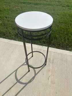 Corner table