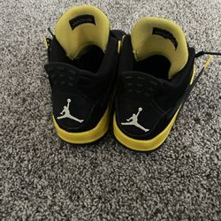 Air Jordan 4 Thunder