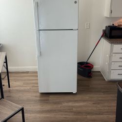 GE Refrigerator