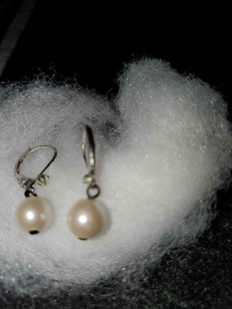 Leverback Pearl Earrings 