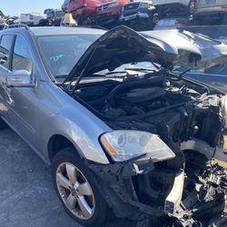 2011 Mercedes Ml350 FOR PARTS ONLY 
