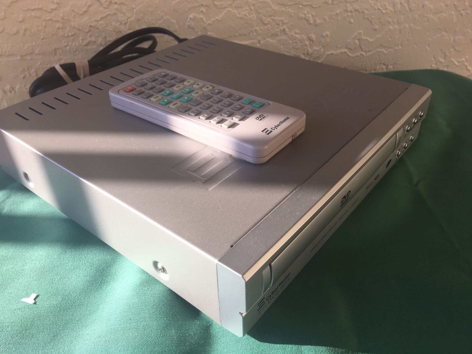  CyberHome CH-DVD 300S Progressive-Scan DVD Player