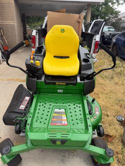 JOHN DEERE Z315E ZTRAK 42-IN 20-HP V-TWIN ZERO-TURN LAWN MOWER