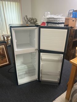 Midea 4.5 Cubic ft fridge