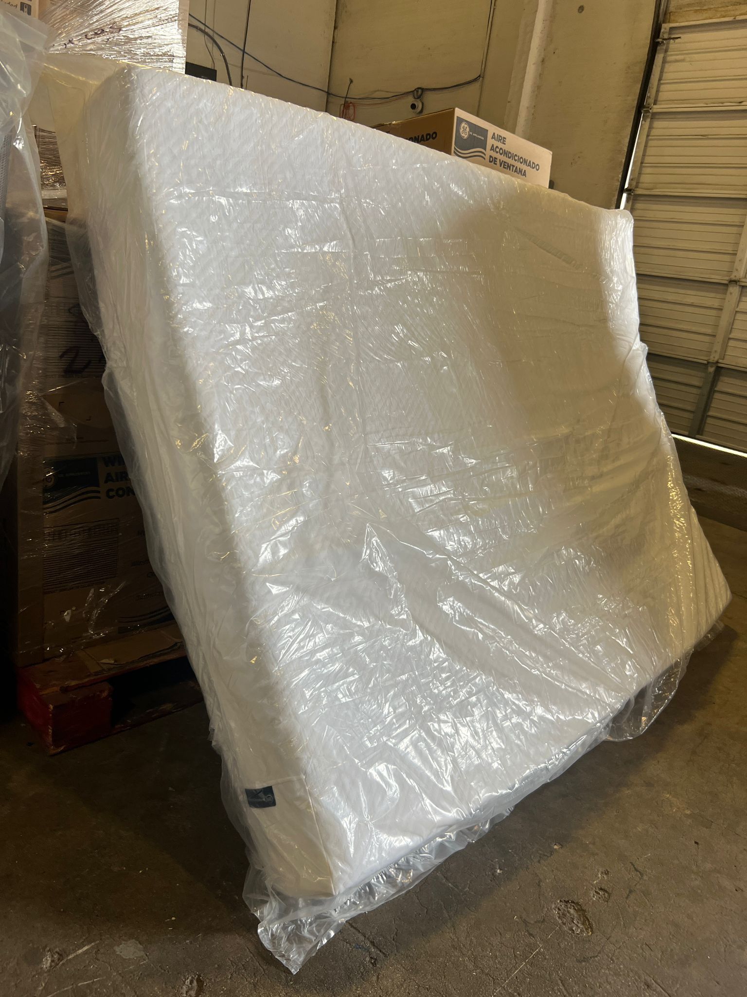 QUEEN MATTRESS SERTA FOAM GEL