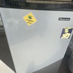 Magic Chef Mini Fridge