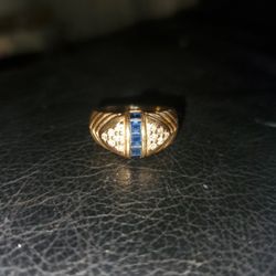 14k Gold Saphire Diamond Ring.