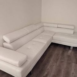 New White Sectional Couch ! Free Delivery 🚚 ! Financing Available ! 