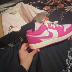 Jordan 1 Lows Fire Pink N University White , Size 7y 