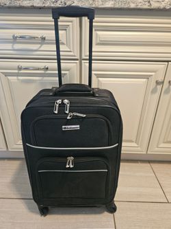 Leisure 23" Spinner Luggage Suitcase