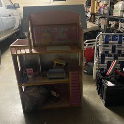 Nice Doll Hose Got Girls $35 In Great Used Conditions $35