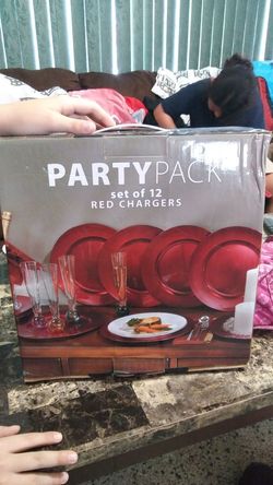 Party pack charger plates