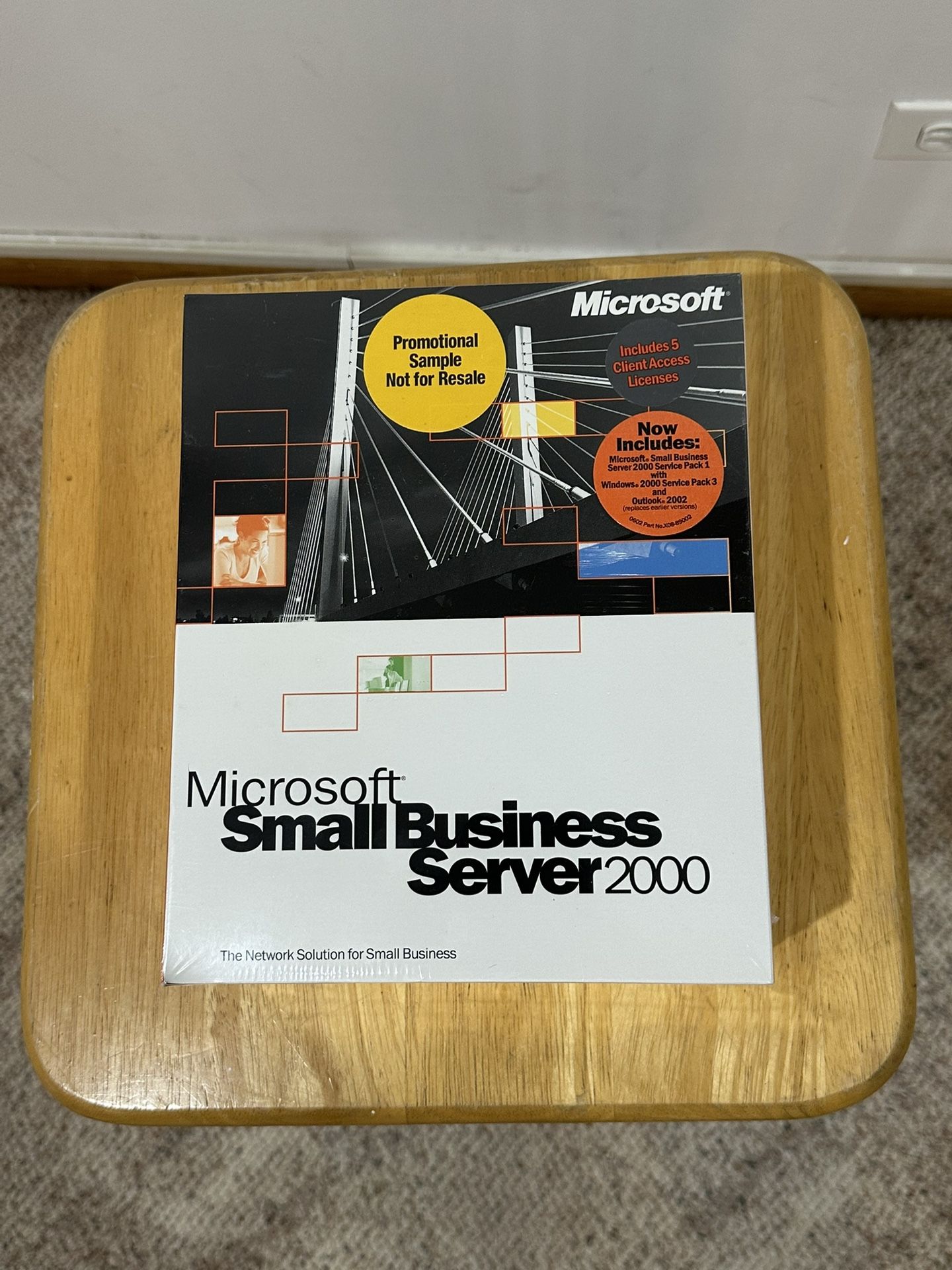 Microsoft Small Business Server 2000 with 5 Client Access Licenses ***SEALED***