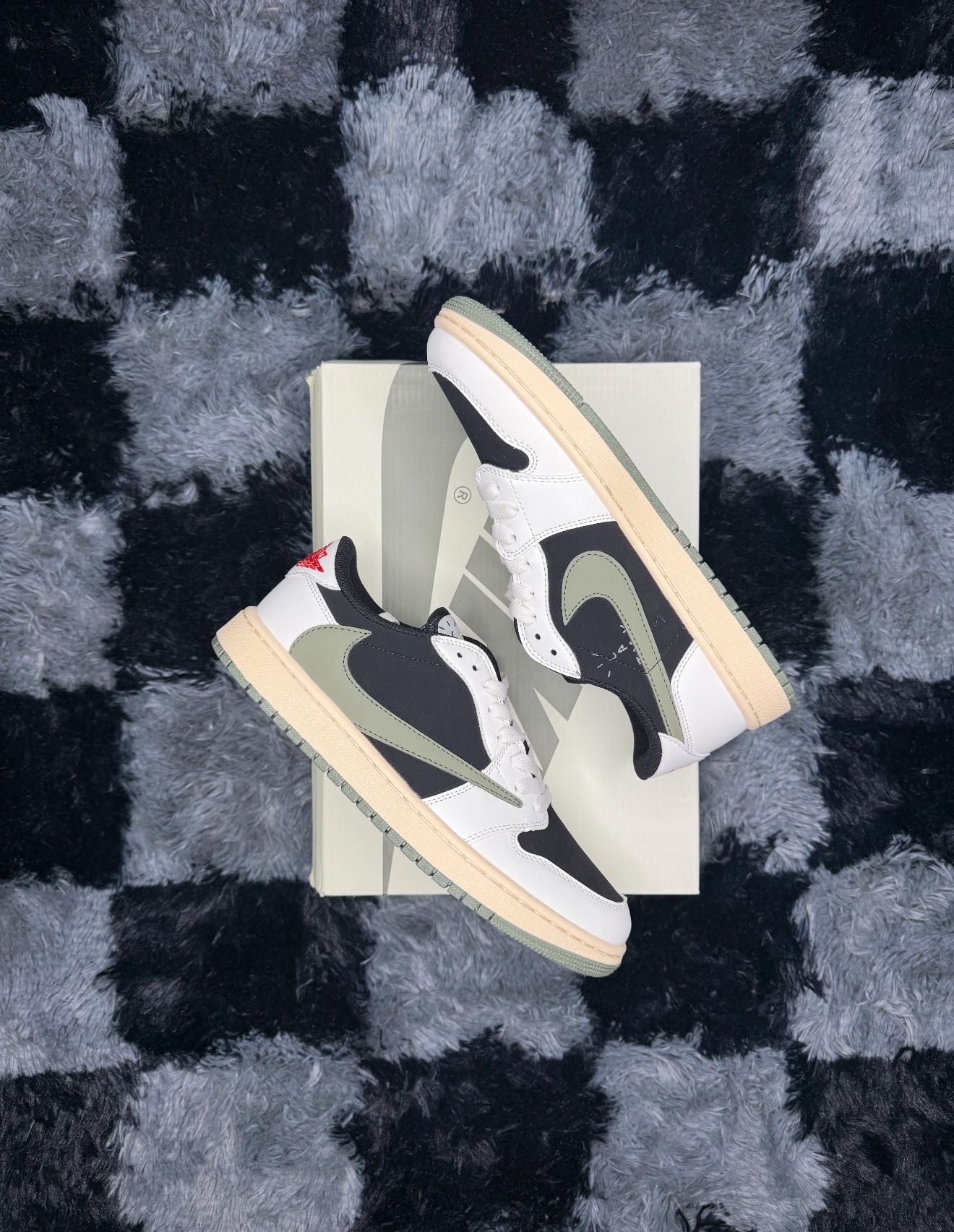 Air Jordan 1 Retro Low OG SP ‘Reverse Olive’ collab Travis Scott
