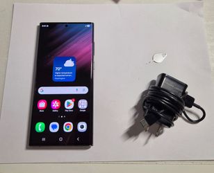 Samsung s22 ultra (RED) color CARRIER UNLOCKED 128GB STORAGE with charger or best offer