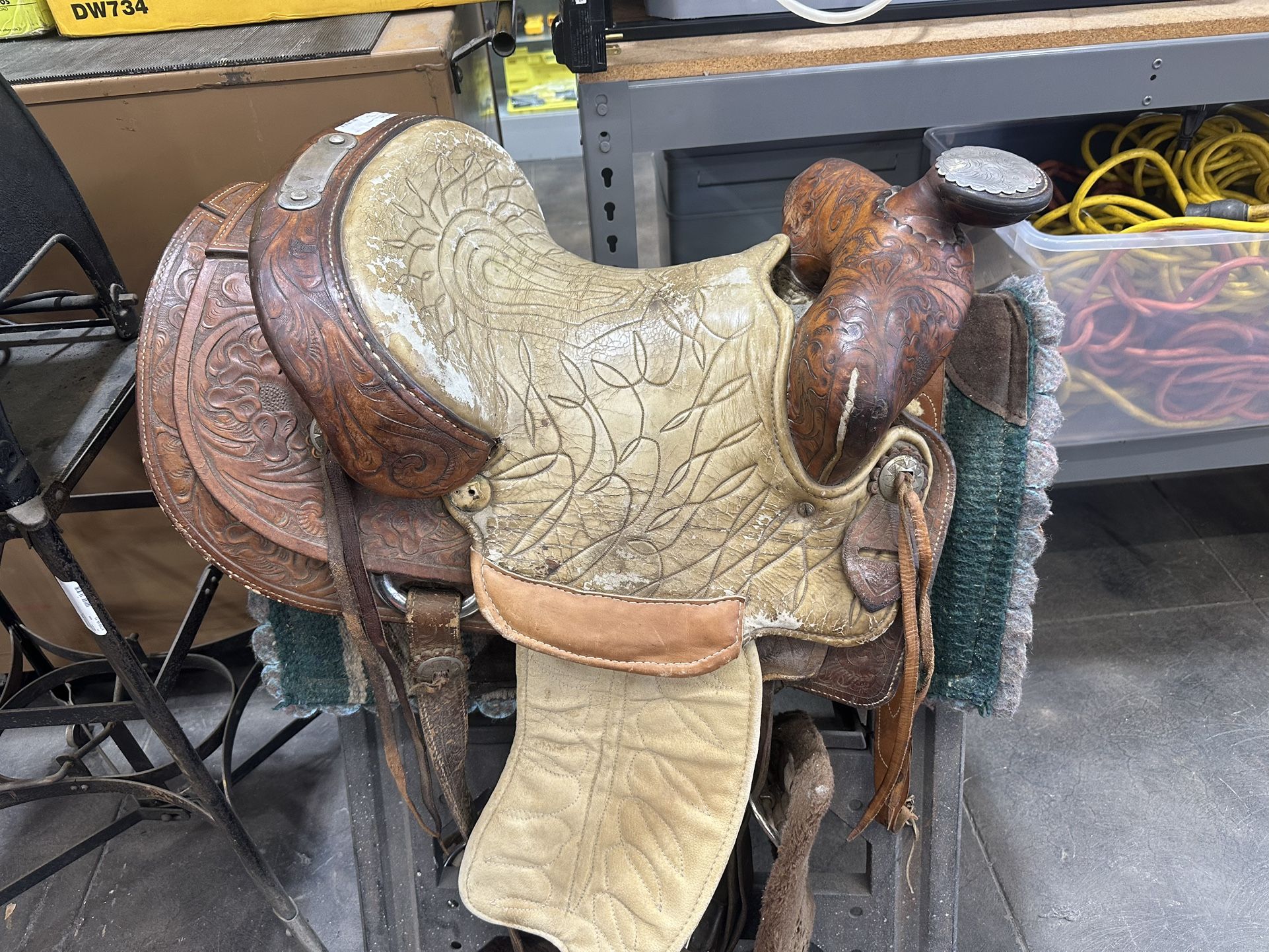 Leddy Saddle